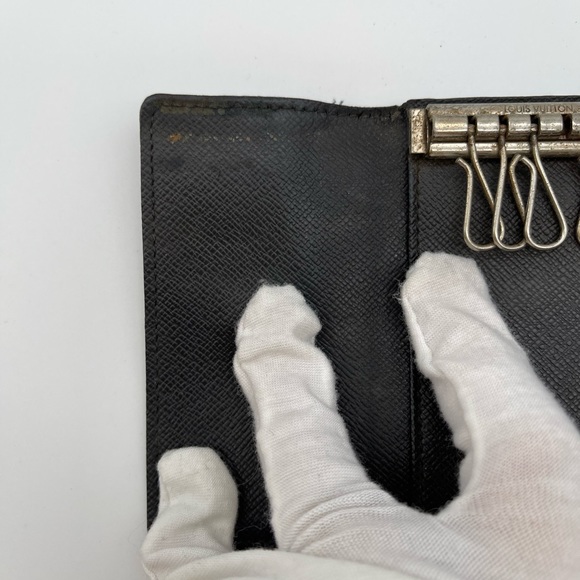 Louis Vuitton Graphite Six Key Holder - Picture 11 of 14
